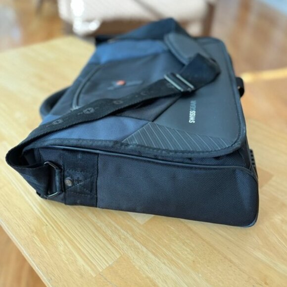 SwissGear Laptop Bag - Picture 10 of 12